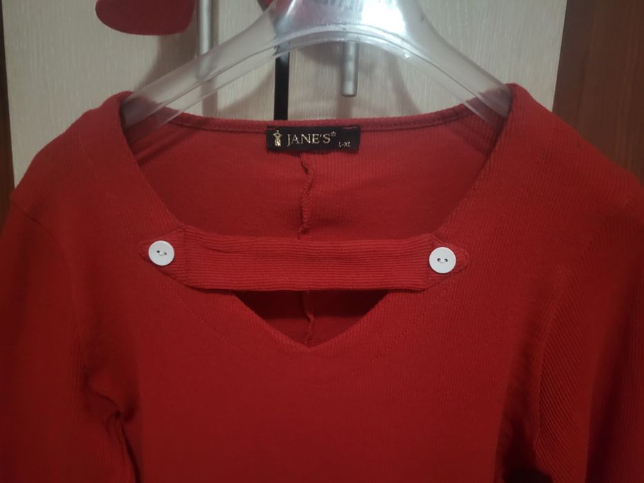 Червена рипсена рокля