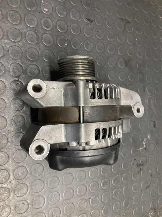 Генератор/динамо за тойота авенсис Т25/Toyota avensis T25 2.0D4D 126кс