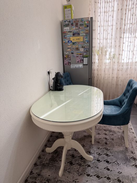 Продаётся  Стол с 6 стульями!