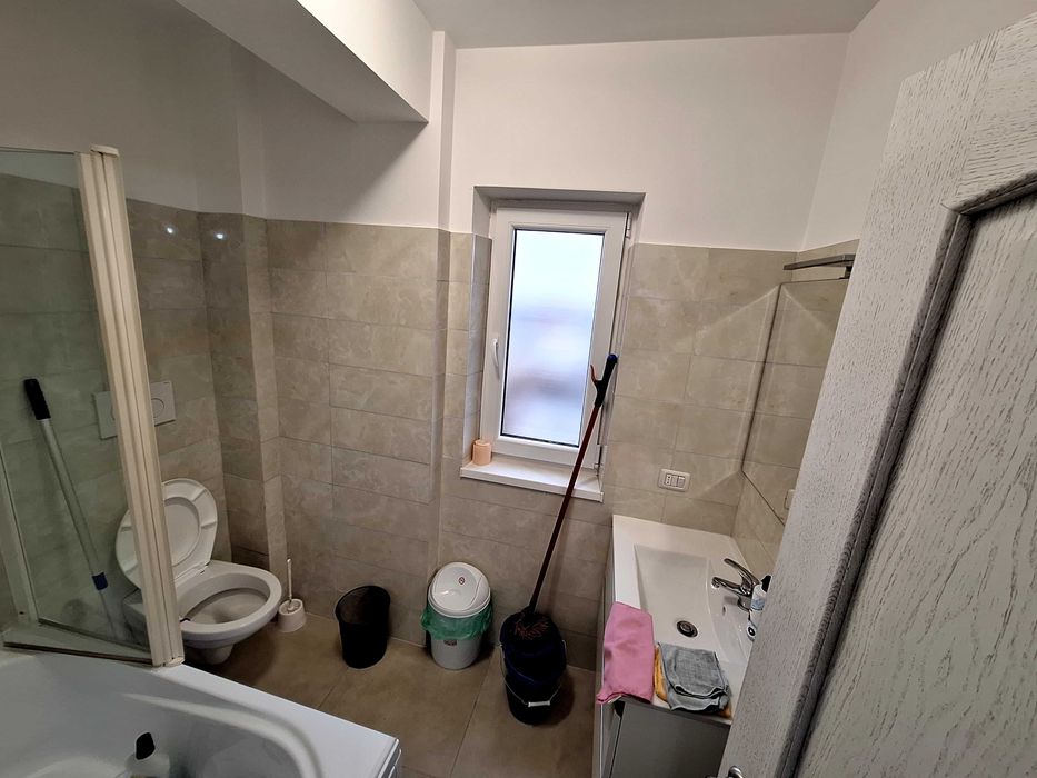 Ofer spre închiriere apartament de lux