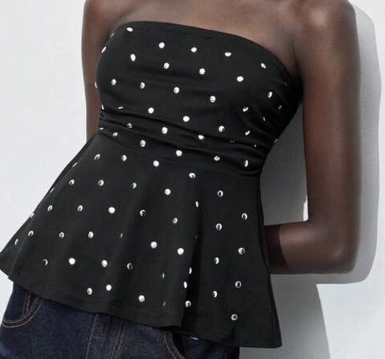 Черен топ с капси