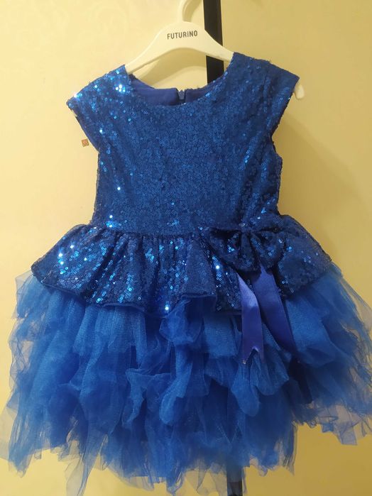 Продам платье на девочку 3 лет