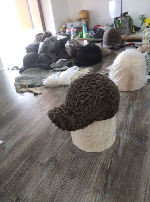 Нурота каракулчаси табий тоза қарақулча терисидан тикилган ҳархел