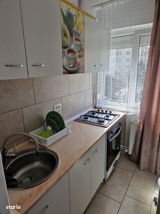 Închiriez Apt. 3 Camere – Etaj 2 | Centrală Proprie | Complet Utilat