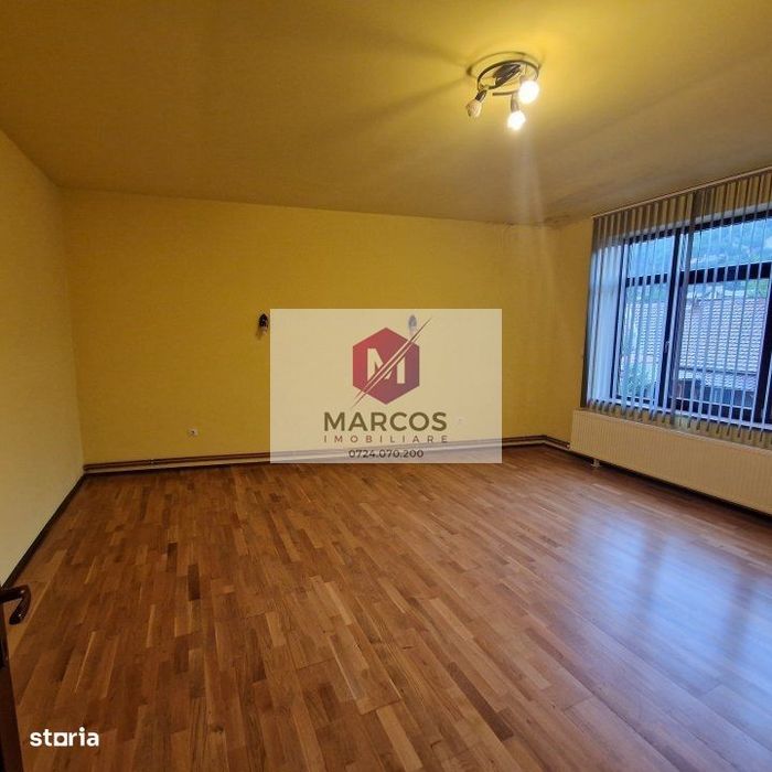 Casa cu etaj/singur in curte