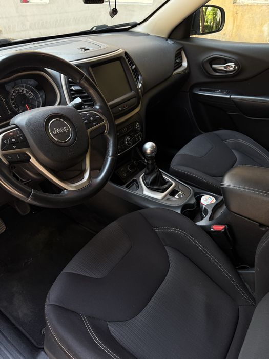 Vand Jeep Cherokee 2016 verificat Carvertical