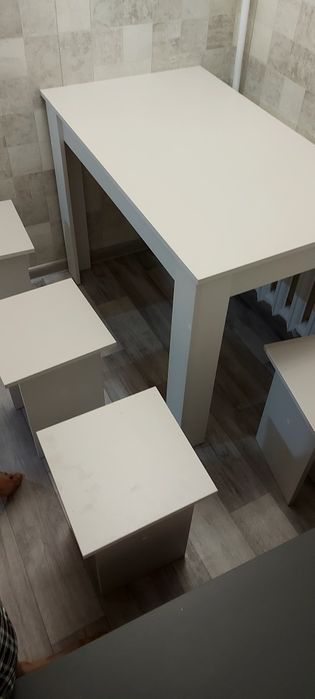 Кухонные столы и табуретки новые