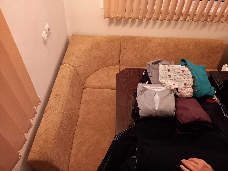 Дивани с кресла.