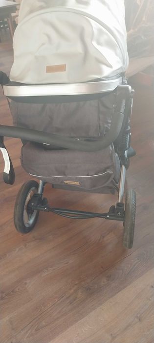 Бебешка. количка.