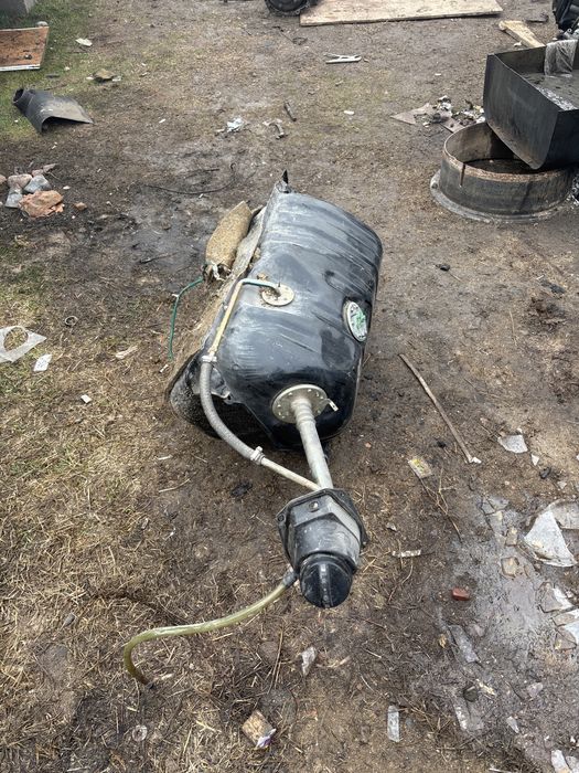 Бензобак от Lexus gs 300