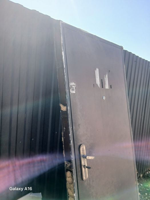 Продается дверь наружной.