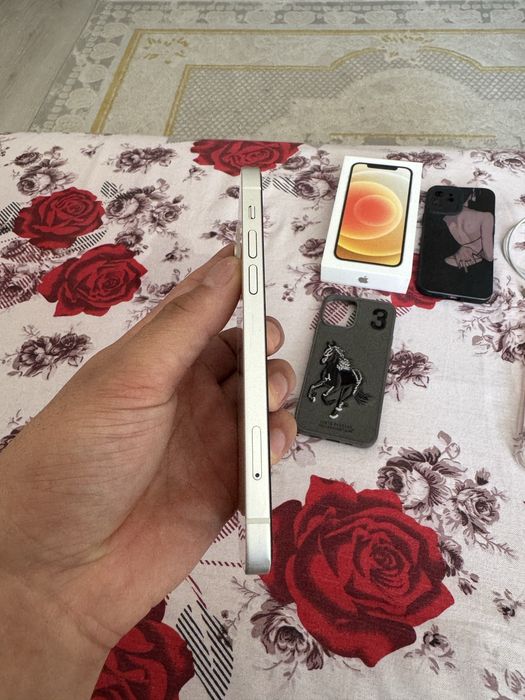 Срочно продам айфон 12