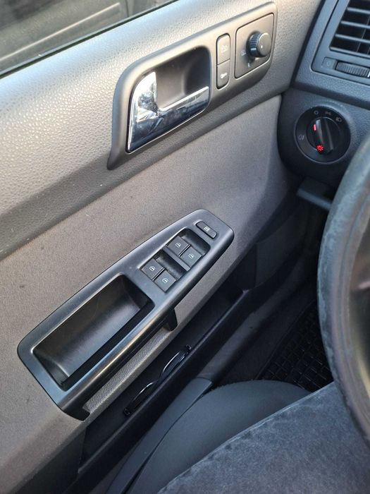 VW Polo 1,4 benzina 16V, an 2005