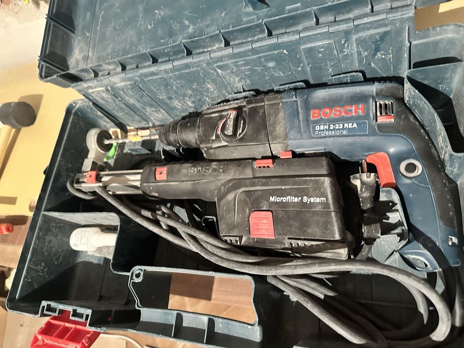 Перфаратор Bosch с  пылысосом