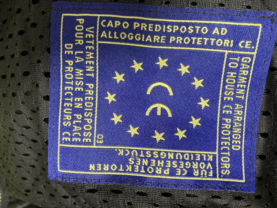 Мото екип IXS. Две части