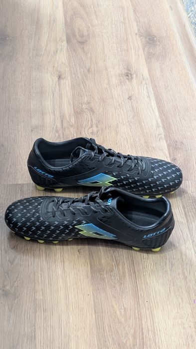 Футбольные бутсы Lotto