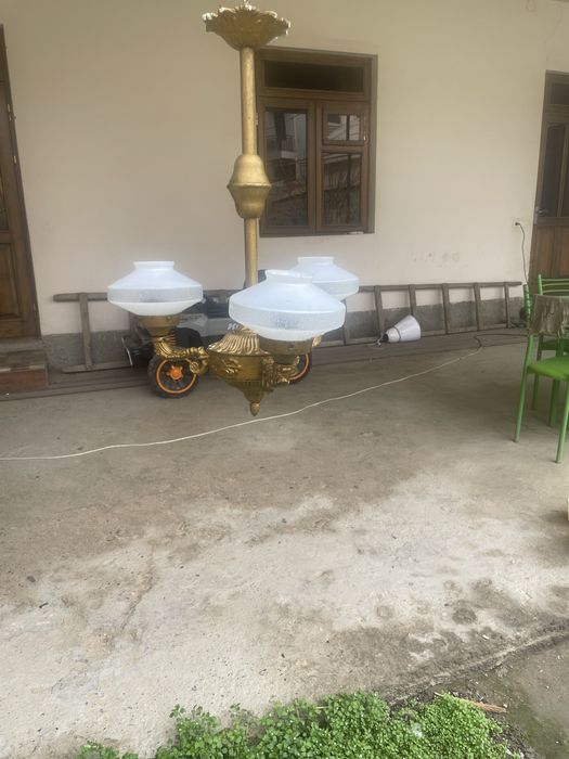 Люстра стариные тремя светилниками