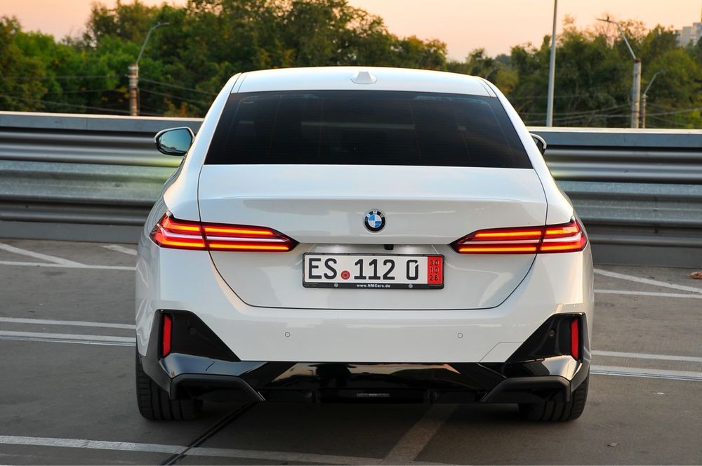 BMW 520i 2024 208cp G60 M-Packet/Laser/DriverAsist+/360"/Hi-Fi Garantie 01/2027 / 0 daune !