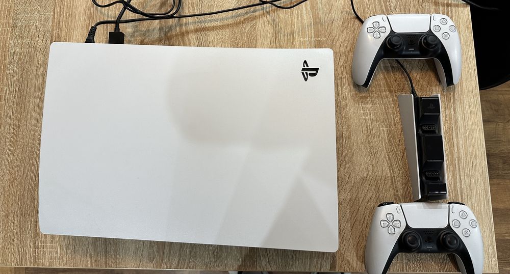 Vând PlayStation 5 disc edition