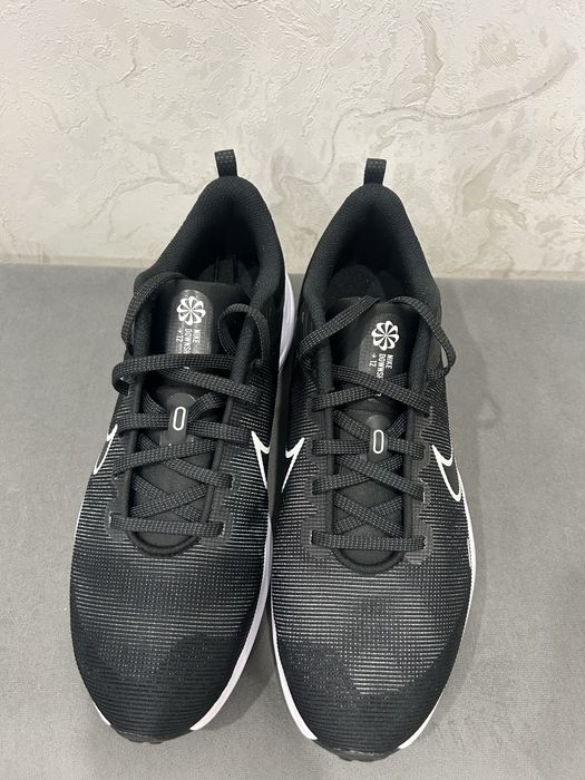 Продам оригинальные кроссовки Nike 41 размер