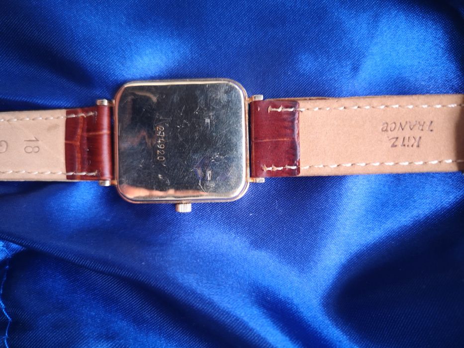 Часы мужские. Золотые.