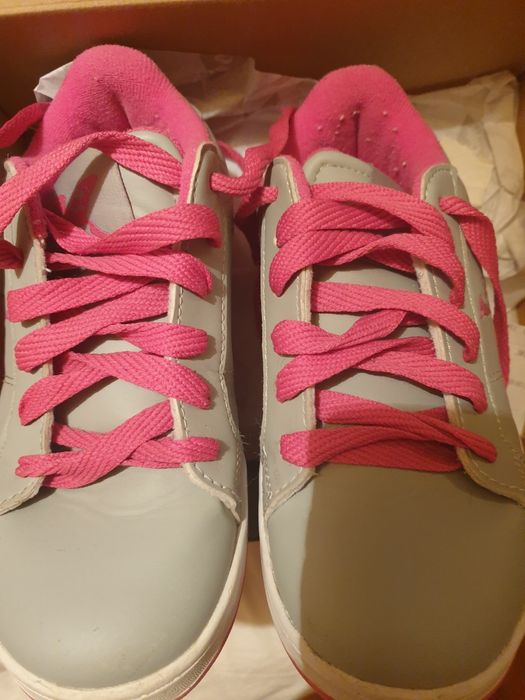 Ролкови кънки, маратонки с колелца Heelys и пениборд