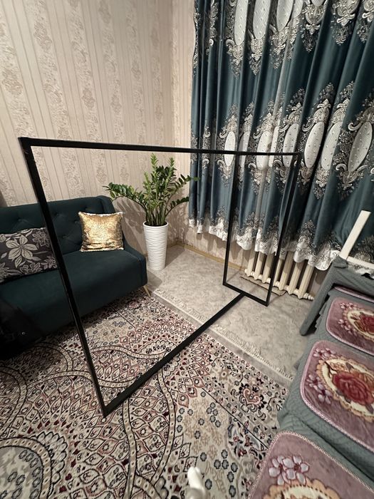 Напольная металлическая вешалка (рейл) для одежды