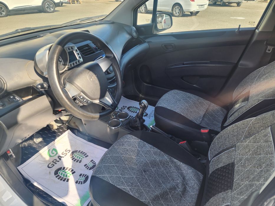 Спарк автомашинаси  сотилади