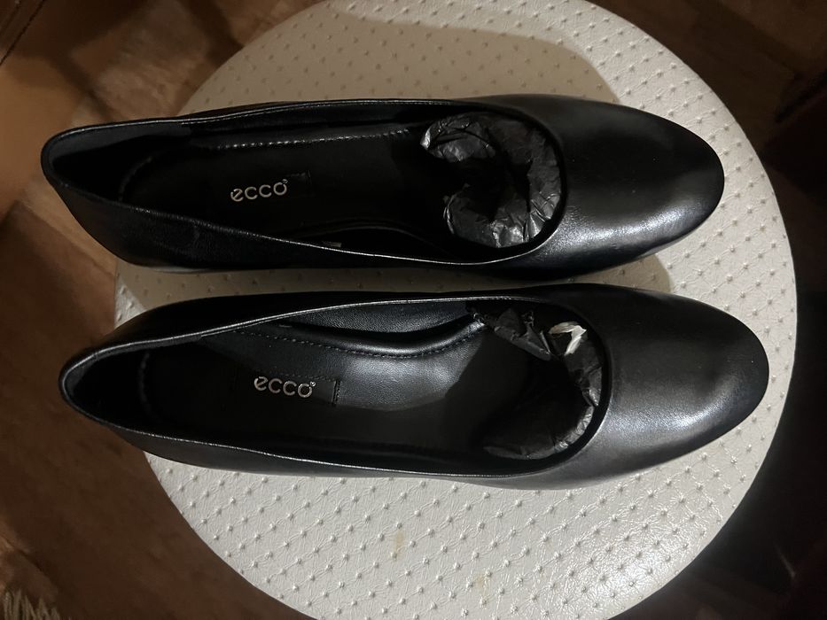 Продам новые туфли женские Ecco