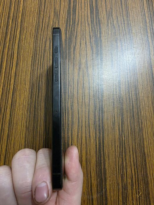 Продавам iphone 16 pro max 512 gb titanium black като нов