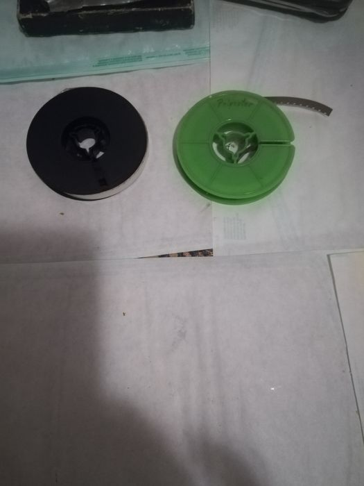 75 lei căști. Ascultat.