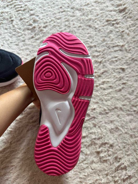 Дамски маратонки, Nike!