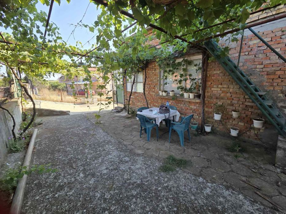 Продавам двуетажна къща в с. Пещерско, област Бургас. БЕЗ ПОСРЕДНИК!