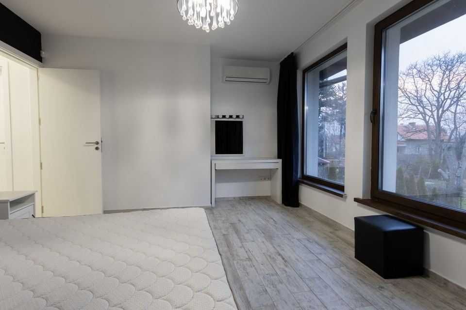 Къща под наем в.з. Врана - Лозен