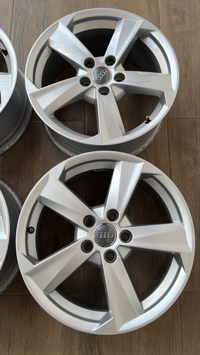 Jante 17 Originale Audi R17 5x112/butuc 57,1 mm/Jenți /Genți/ Aliaj/Aluminium/Audi A3 A4 A6 Q2 Q3