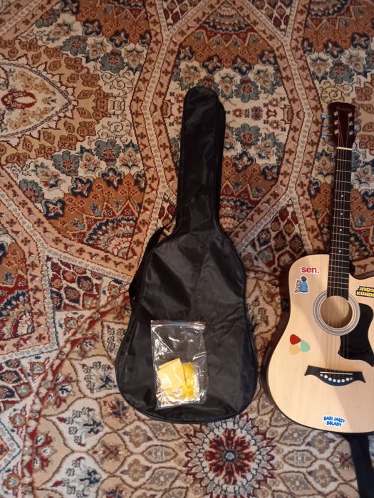 Акустическая гитара новая