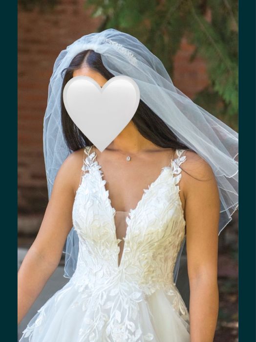 Сватбена рокля с дълъг воал