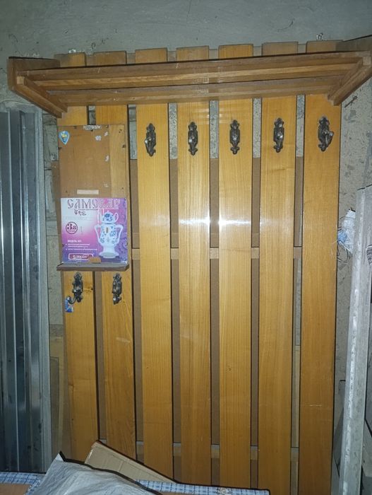 Продается вешалка деревянная