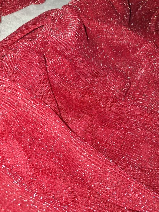 Червена еластична рокля