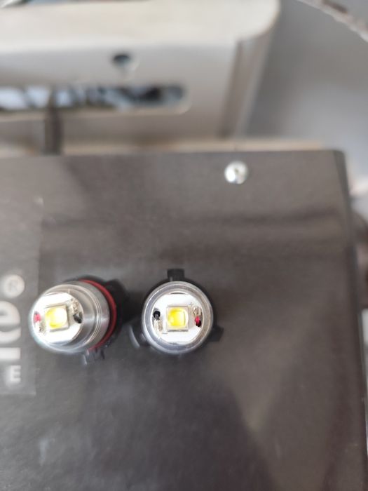 Becuri lumină de zi h8 LED