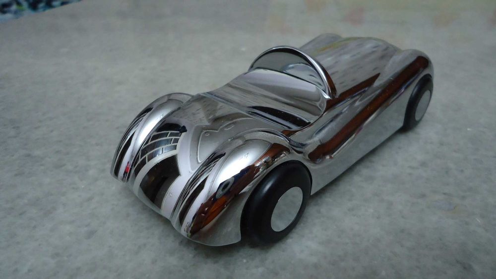 Метална магнитна кола