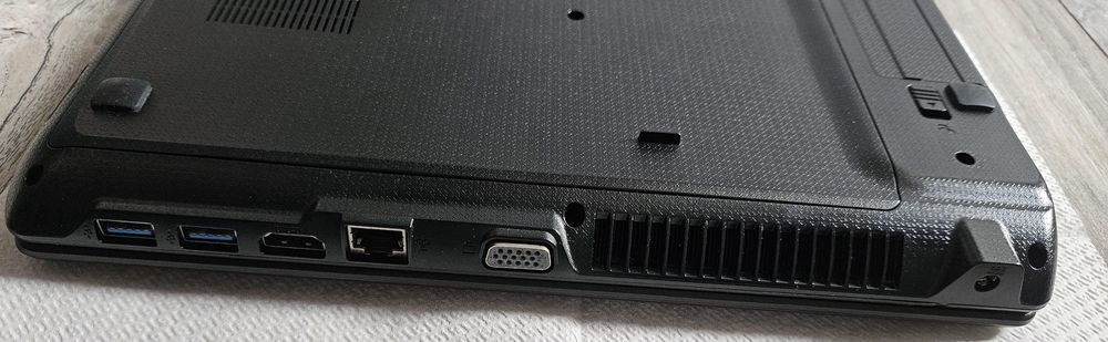 Продавам лаптоп MEDION Akoya P7631, напълно работещ,доста запазен