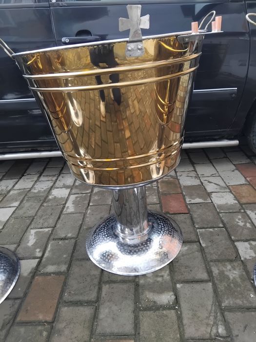 Vând cristelnita de botez