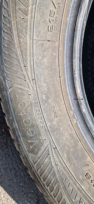 Vând anvelope all-season 215/65r16.