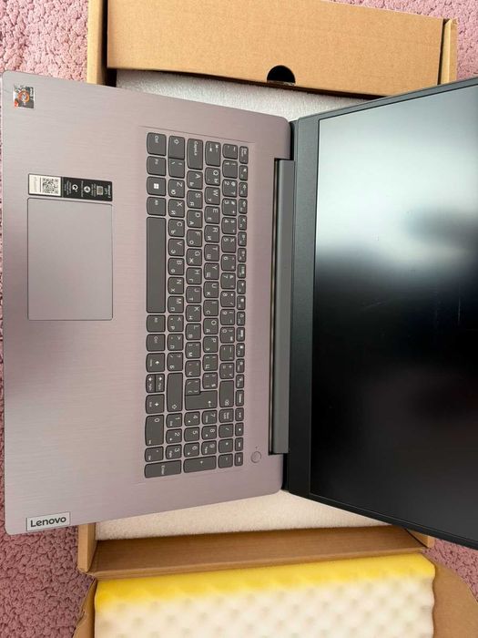 Лаптоп Lenovo IdeaPad 3 17ALC6