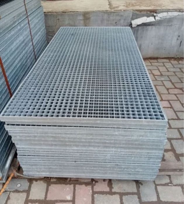 Vand gretare/trepte zincate la cel mai bun pret