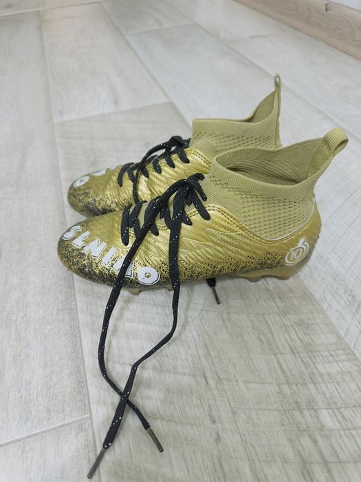 Футбольные бутсы