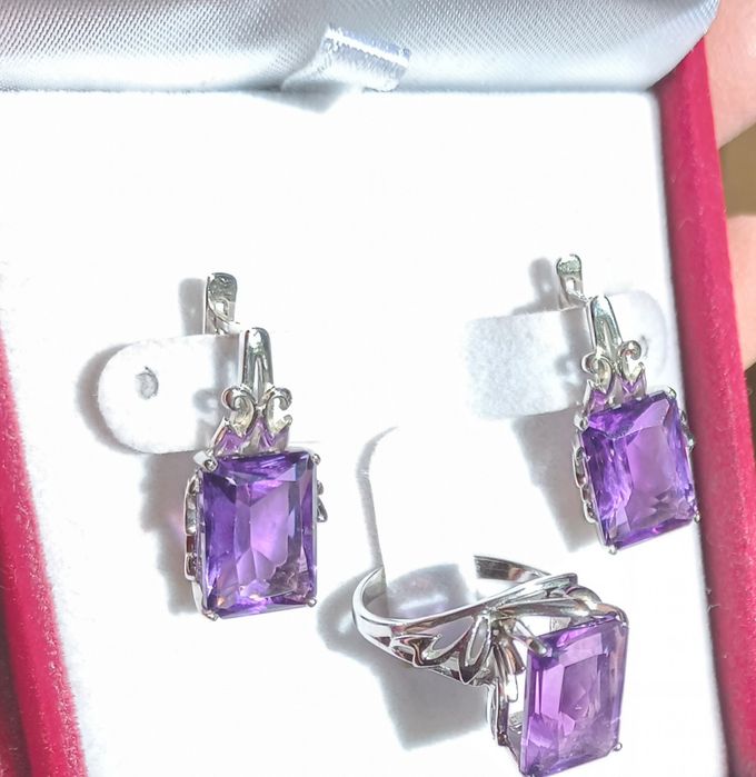 Украшение  из  серебра