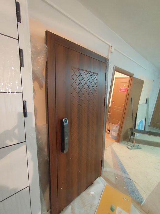 Дверь входная новая