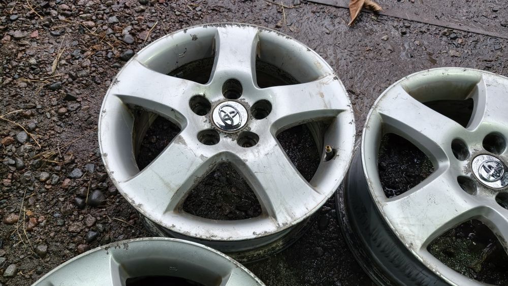 Комплект оригинальных дисков R16. Toyota